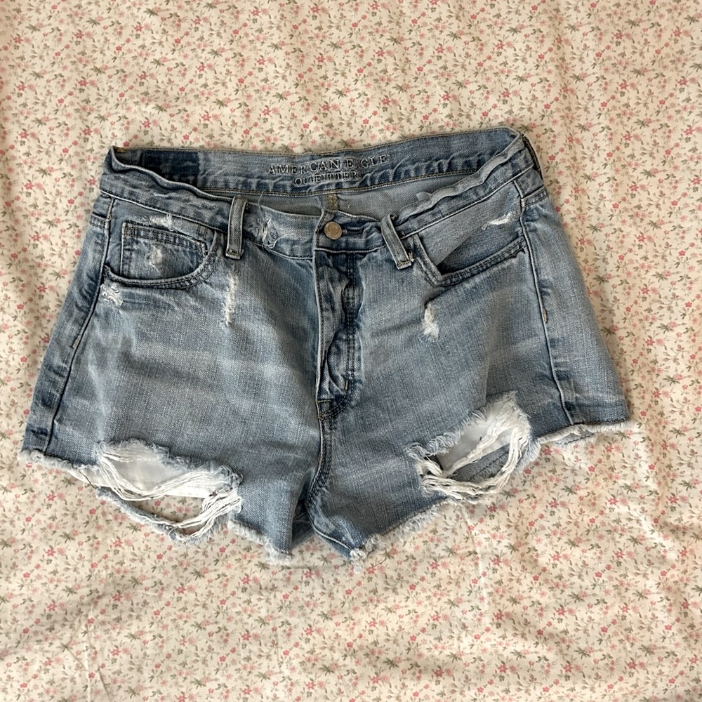 Mid Rise American Eagle shorts size 4